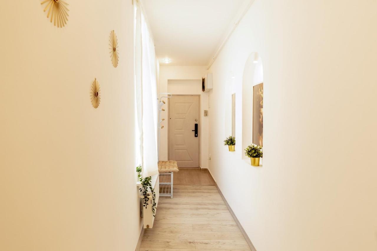 Ideal Stay: Spacious 2Br Apt Near Calea Victoriei Bukarest Kültér fotó