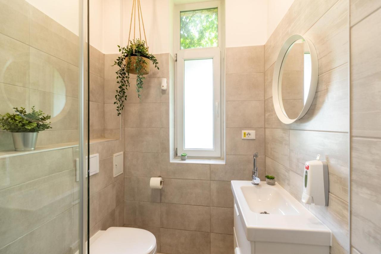 Ideal Stay: Spacious 2Br Apt Near Calea Victoriei Bukarest Kültér fotó