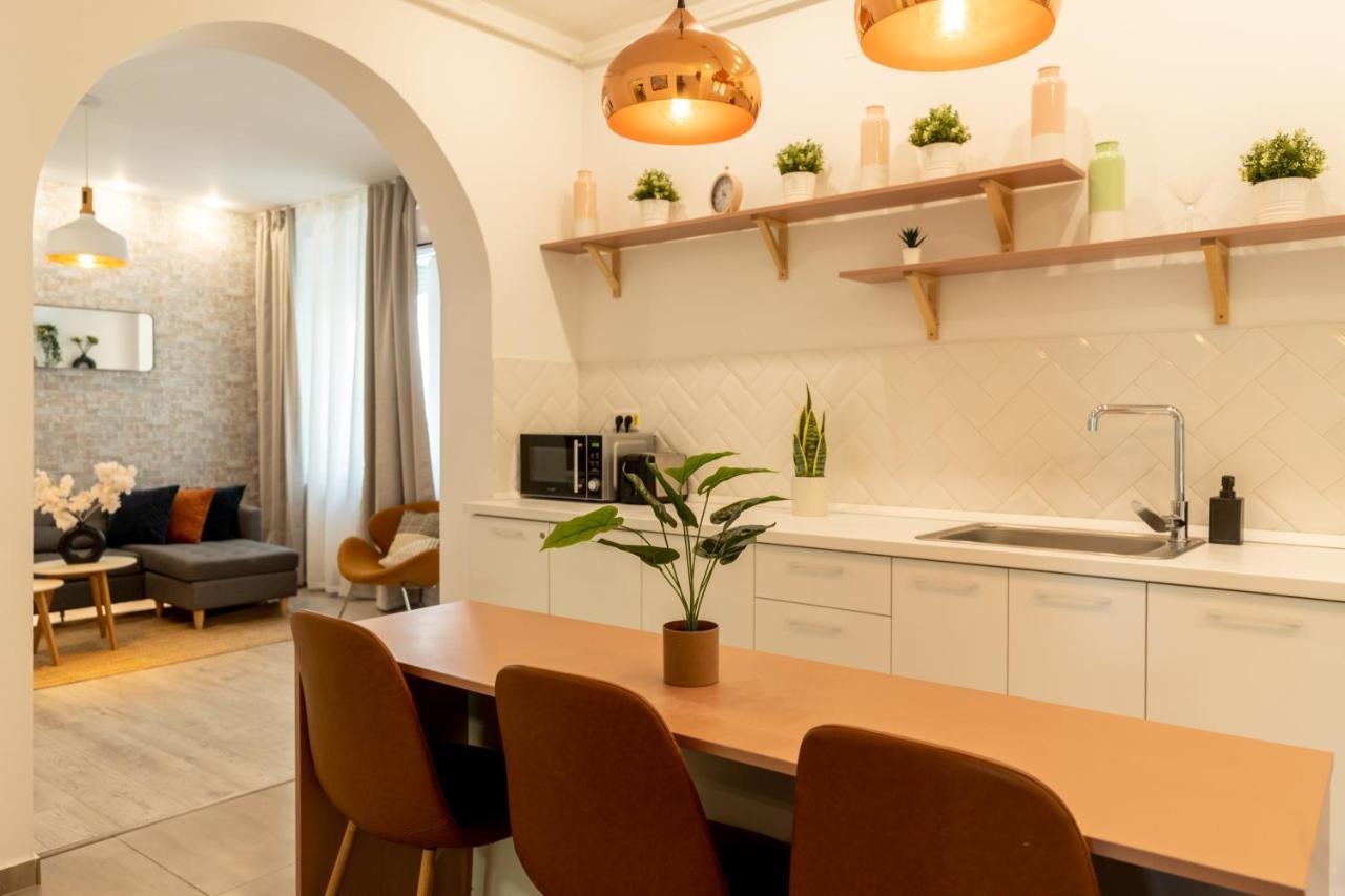 Ideal Stay: Spacious 2Br Apt Near Calea Victoriei Bukarest Kültér fotó