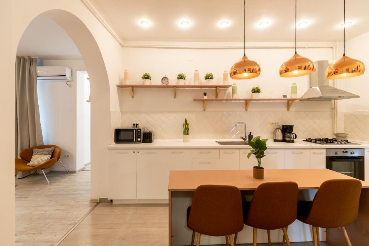Ideal Stay: Spacious 2Br Apt Near Calea Victoriei Bukarest Kültér fotó