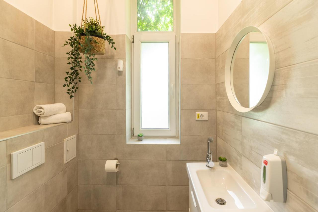 Ideal Stay: Spacious 2Br Apt Near Calea Victoriei Bukarest Kültér fotó